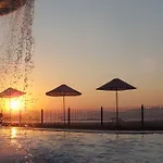 Sundial Hotel & Restaurant ホテル *