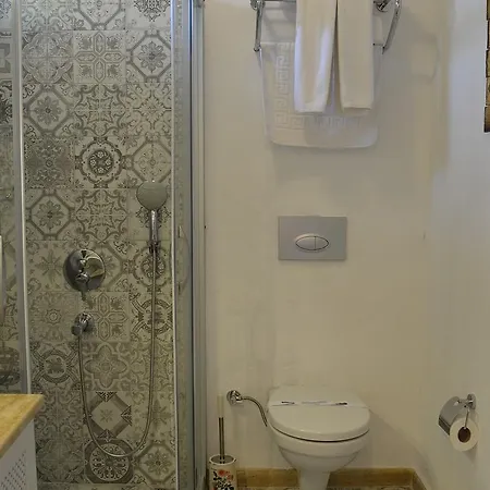 Sundial Hotel & Restaurant *