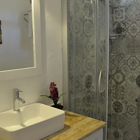 Sundial Hotel & Restaurant