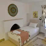 Sundial Hotel & Restaurant *