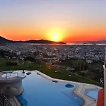 Sundial Hotel & Restaurant *