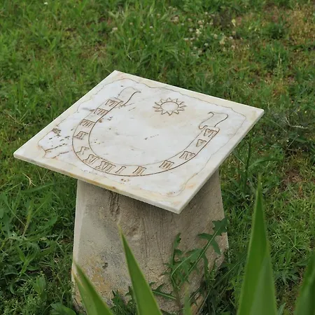 日晷餐厅酒店 *