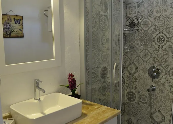 Sundial Hotel & Restaurant