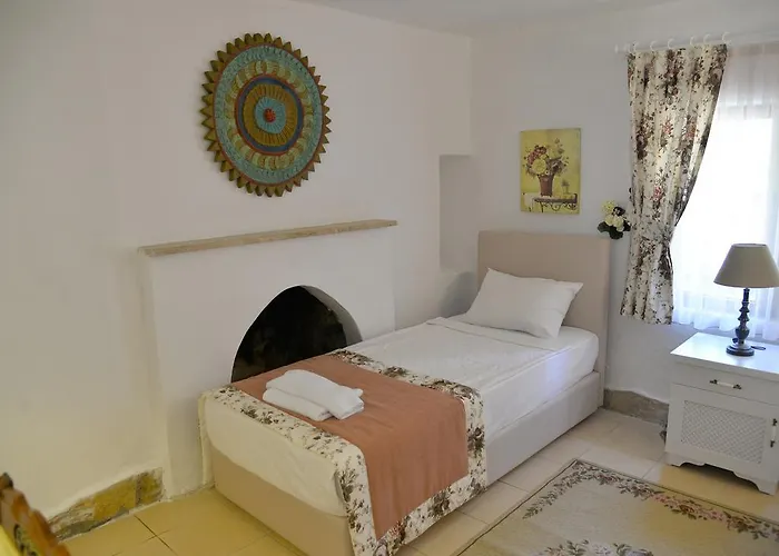 Sundial Hotel & Restaurant *