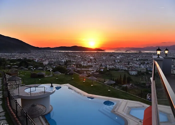 Sundial Hotel & Restaurant *