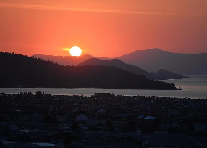 Sundial Hotel & Restaurant ホテル フェティエ