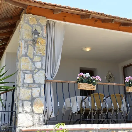 Sundial Hotel & Restaurant *