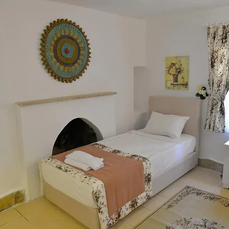 Sundial Hotel & Restaurant *